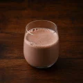 Copo pequeno de achocolatado